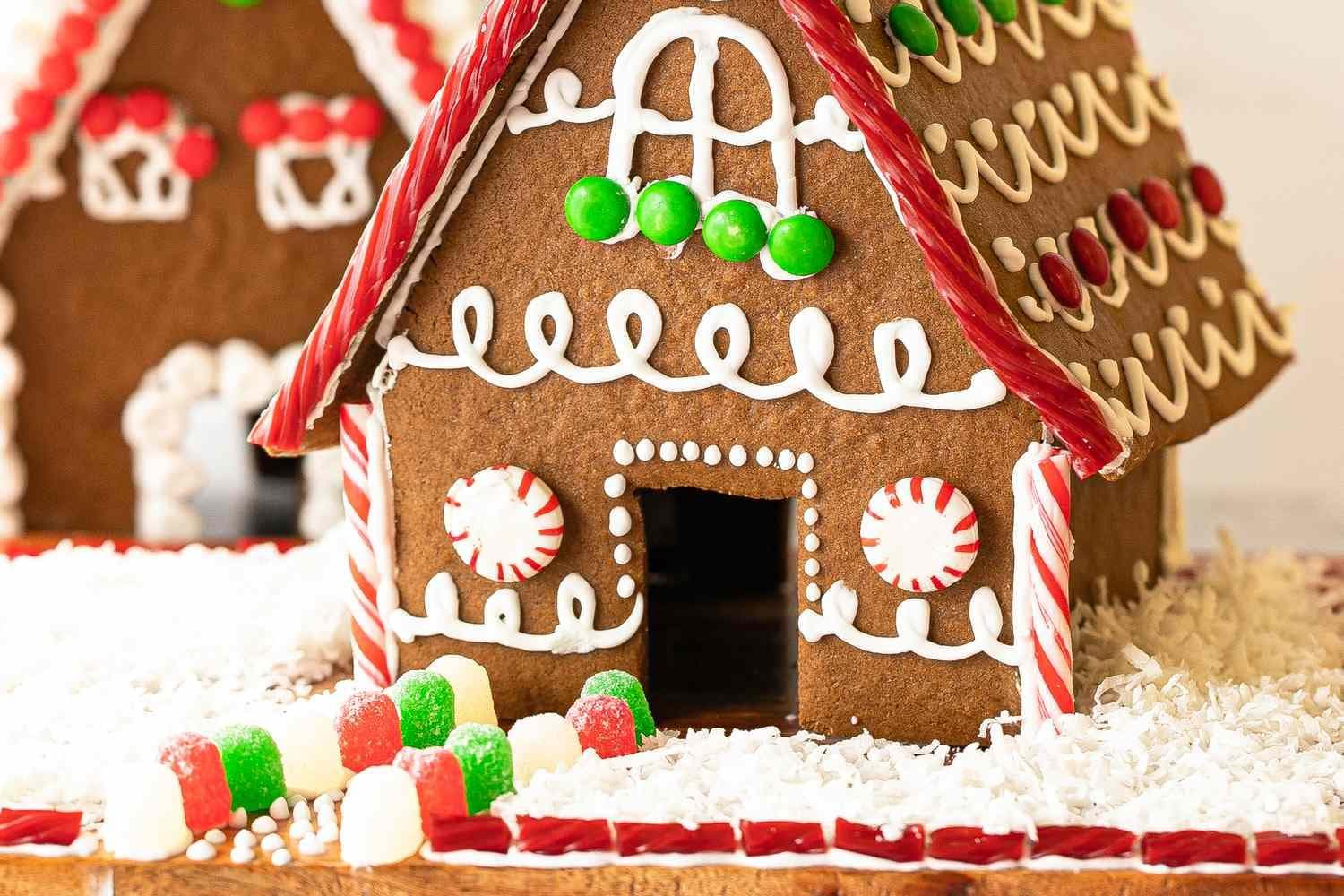 Build A Gingerbread House with SipandPaint.NG (Family Friendly) In Lagos